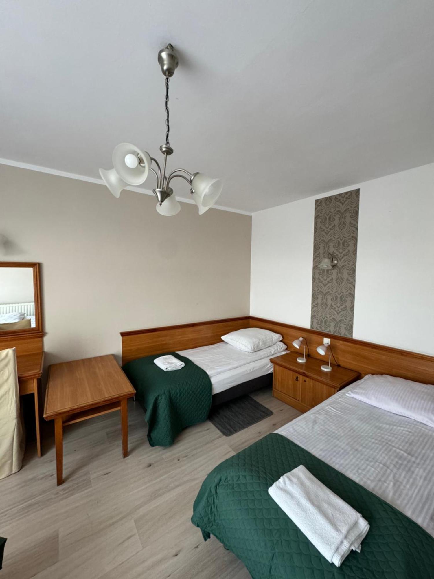 Hotel Victoria Łubowo エクステリア 写真