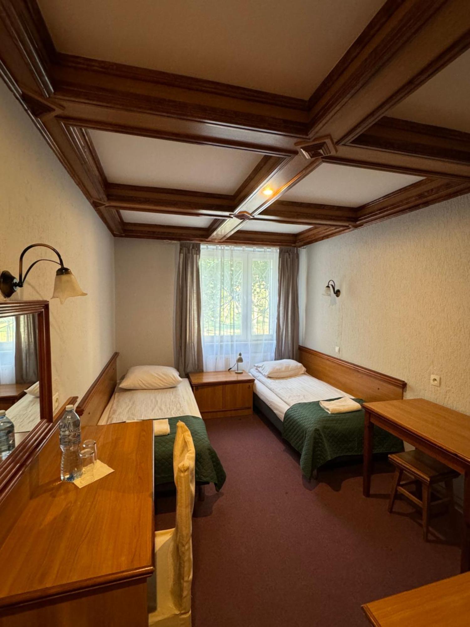 Hotel Victoria Łubowo エクステリア 写真